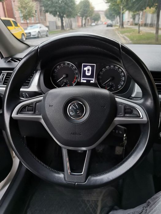 Rapid spaceback 1.6 tdi 85 kw.