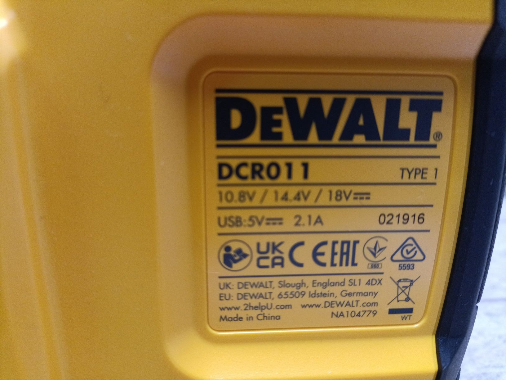 DeWALT DCR011 колонка портативная аккумуляторная Bluetooth