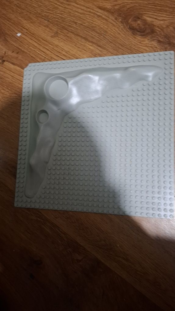 Płyty lego 3D widoczne na zdjęciach