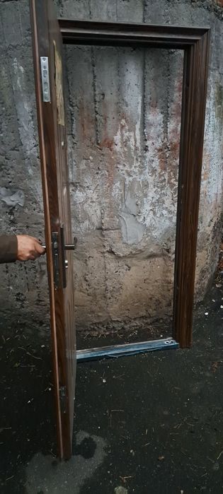 Двері жилізні вхідні