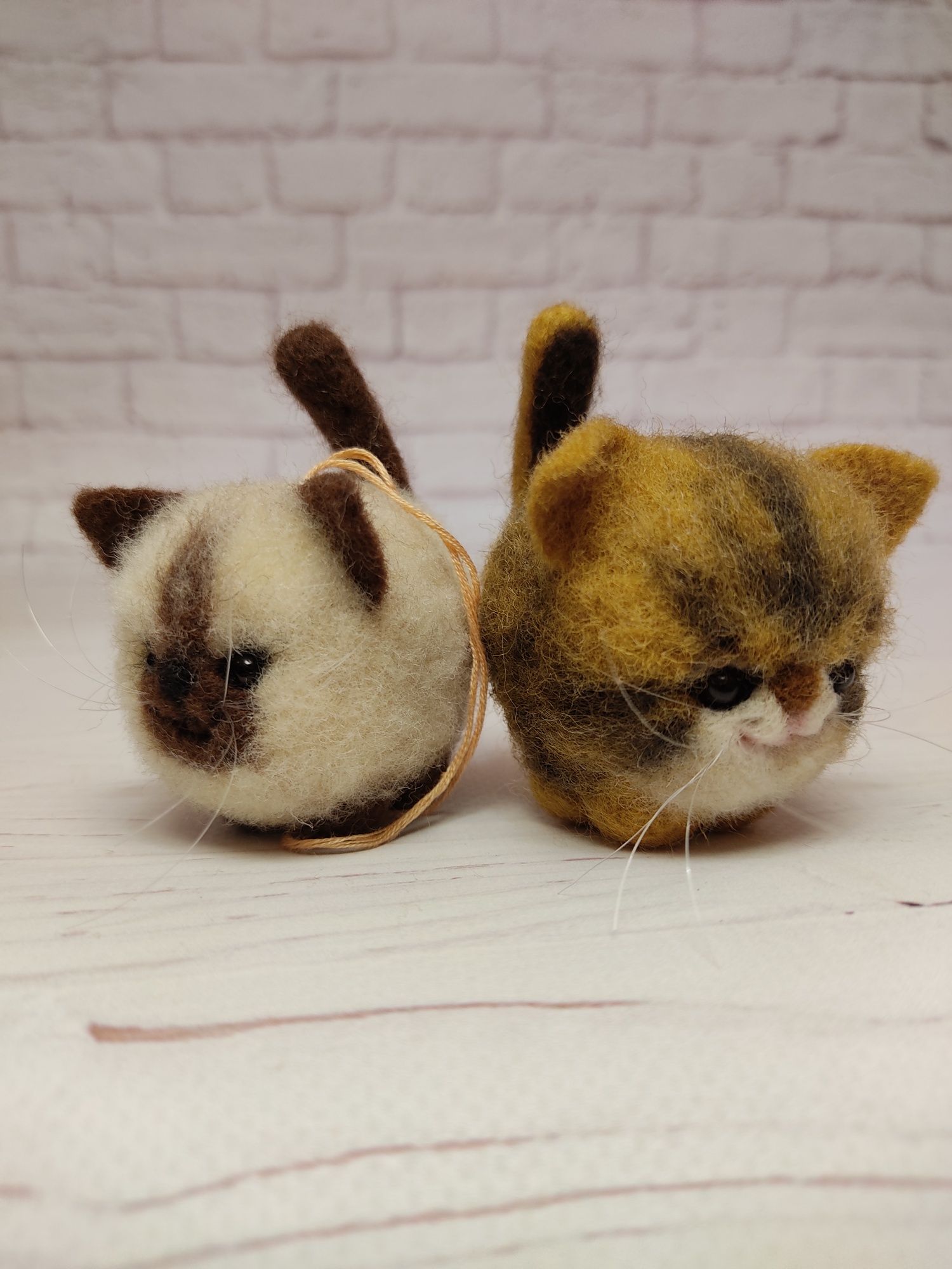 Котики из шерсти. Игрушка кот. Портрет животного Сувенир котик
