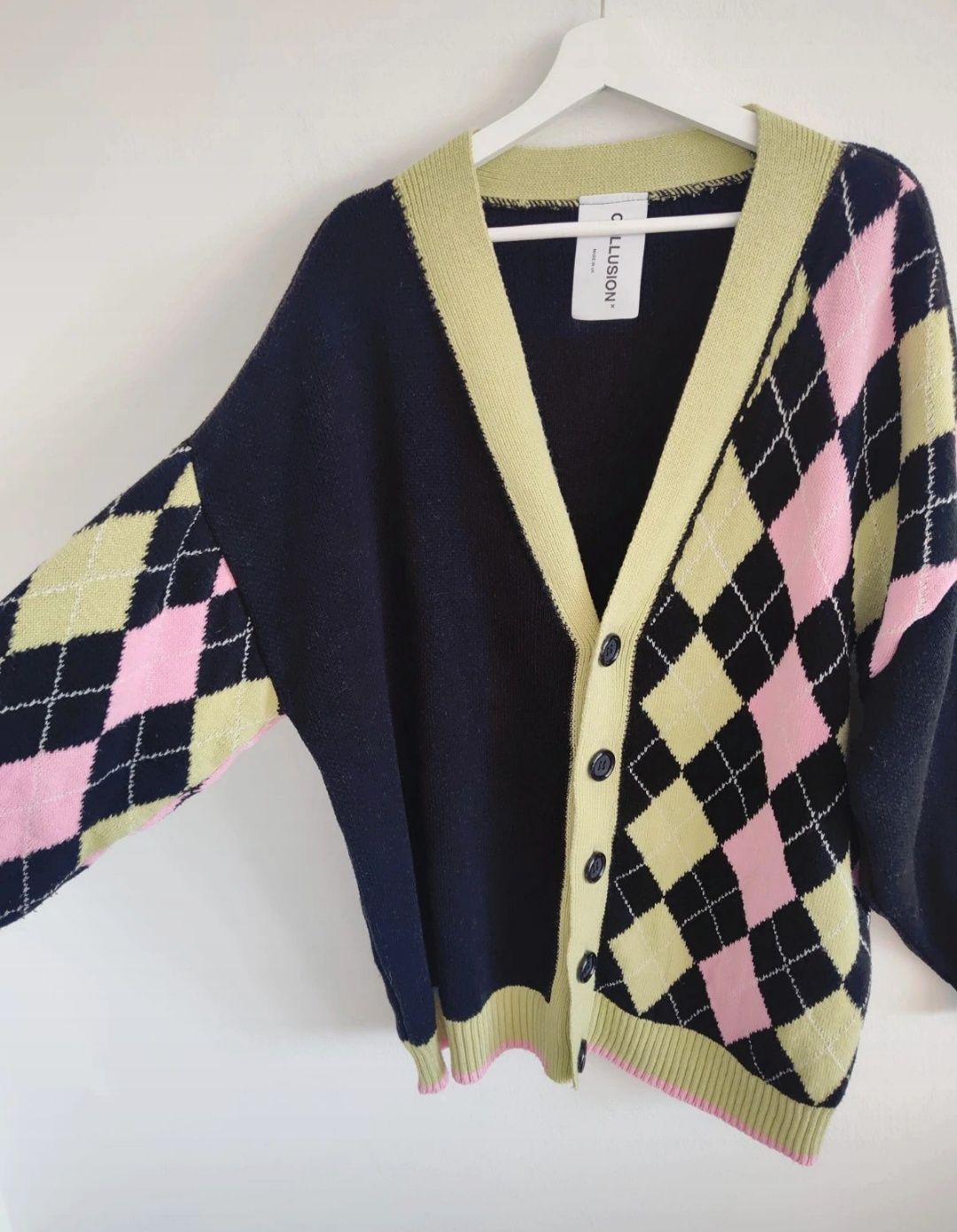 Sweter kardigan w romby vintage retro Asos oversize długi czarny różow