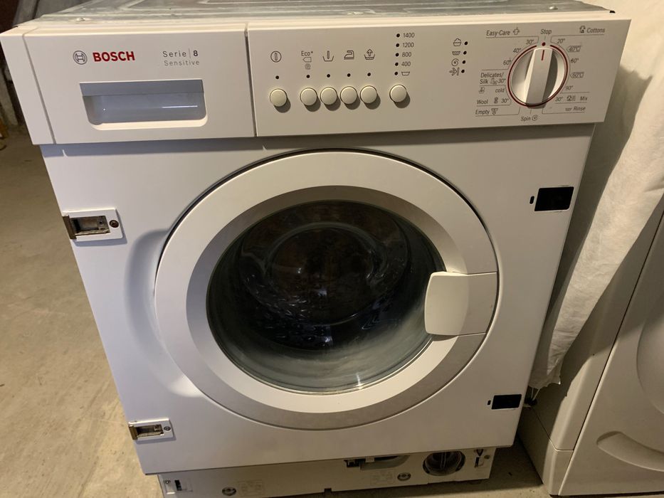 Пральна машина під забудову