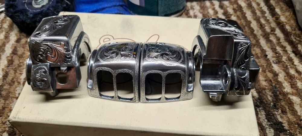 Grawerowane pokrywy sprzęgła ,obudowy przełączników  Harley-Davidson,