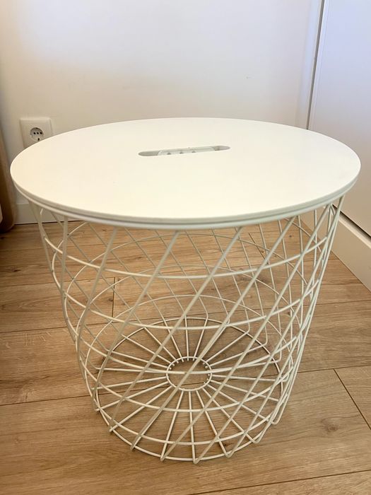 Mesa de Cabeceira com Arrumação