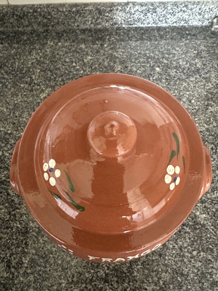 Panela em barro envernizado