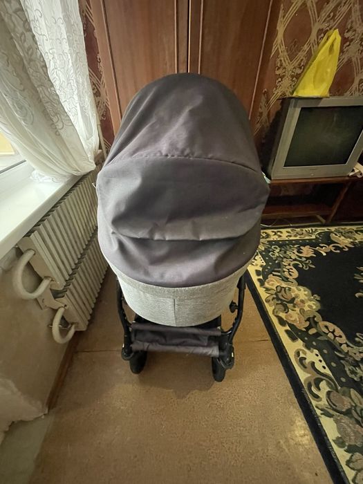 Дитяча коляска .
