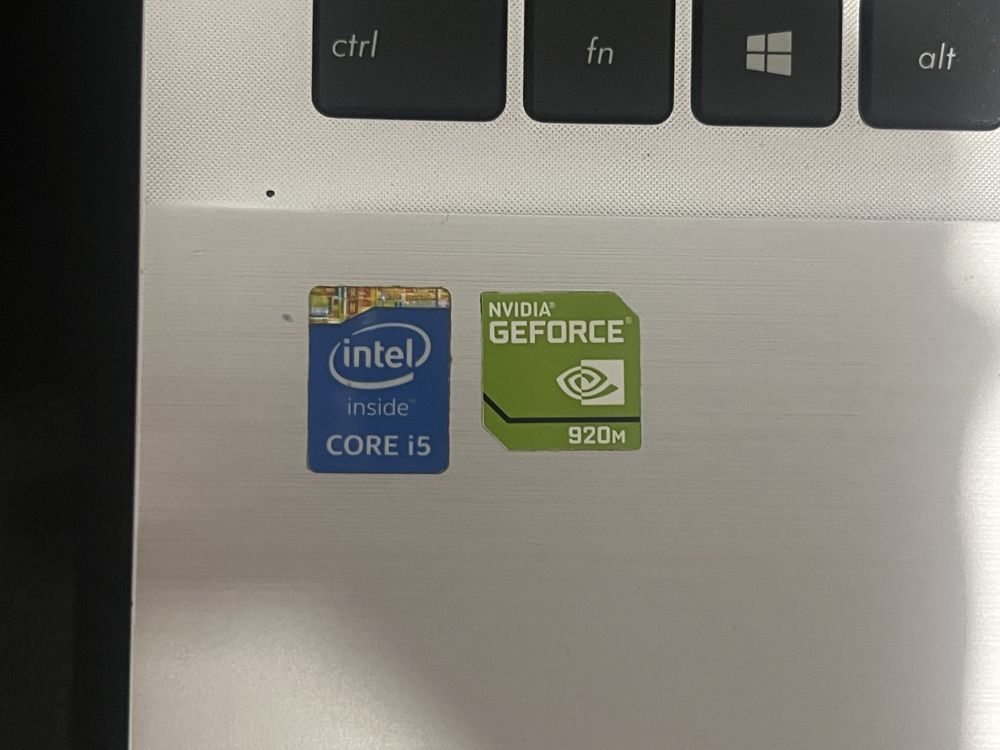 Portátil ASUS – i5, 8GB RAM, SSD + Gráfica Dedicada