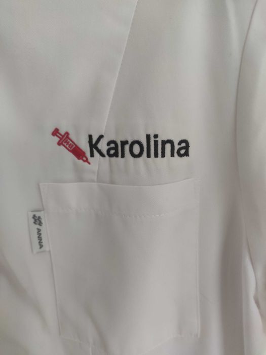 Fartuch medyczny damski z wyhaftowanym imieniem