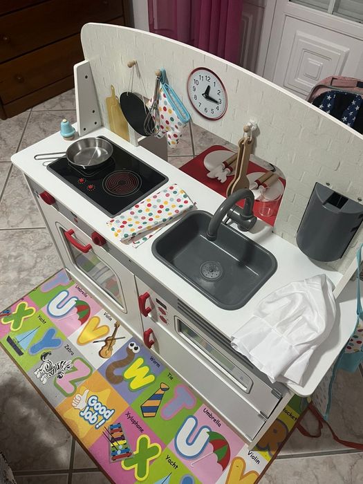 Cozinha de criança ,em madeira