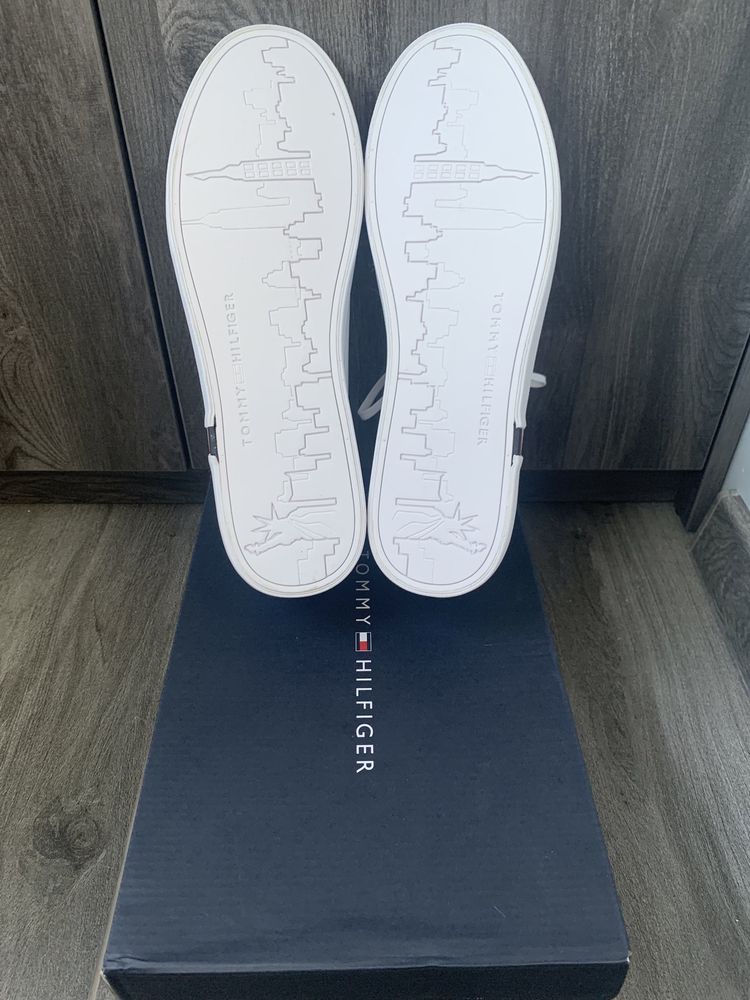 Новые оригинальные кроссовки Tommy Hilfiger размер 12/46 30,5 см.