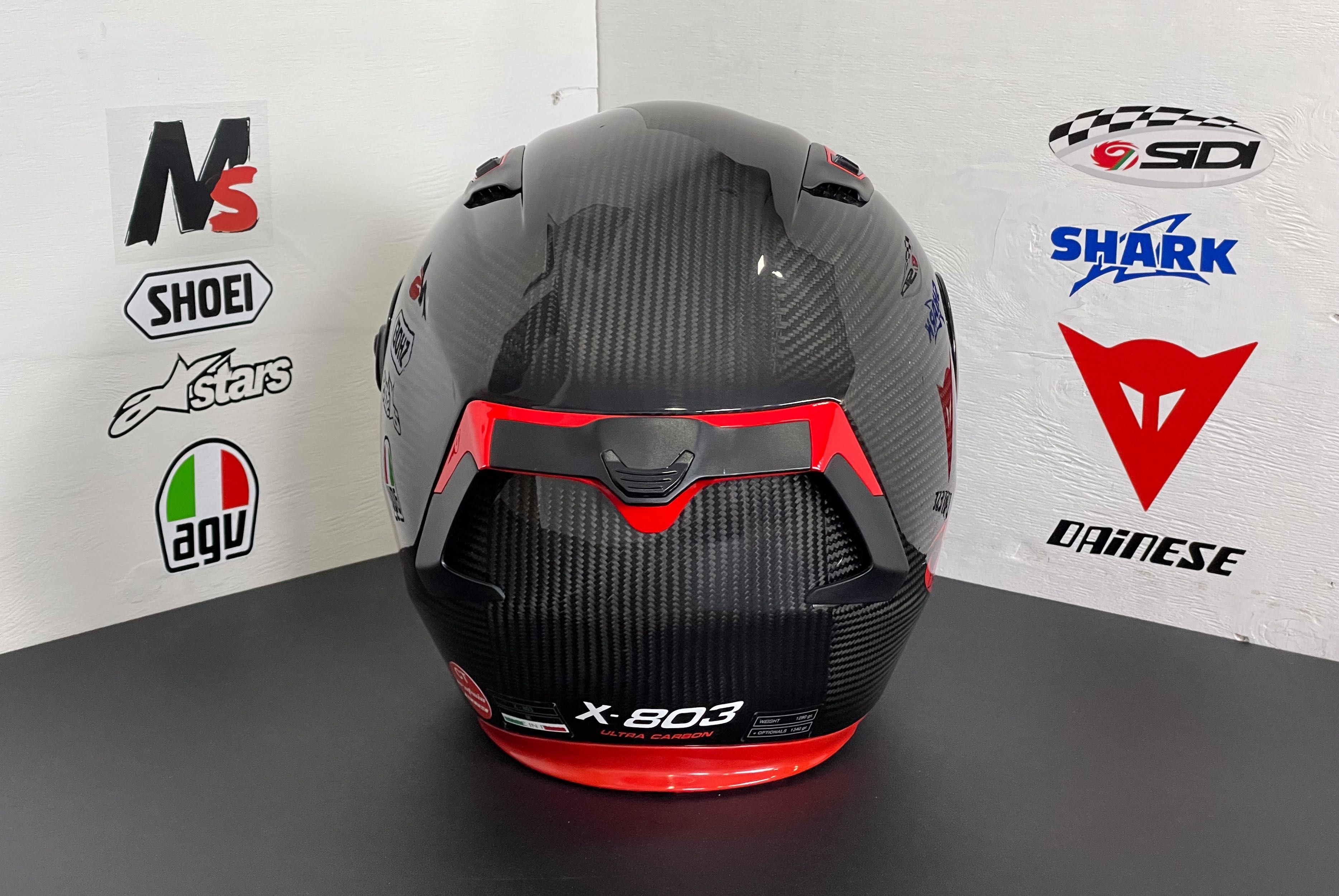 Шолом X-Lite, Agv, HJC X-803 Ultra Carbon