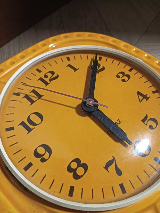 Zegar ceramiczny żółty wiszący