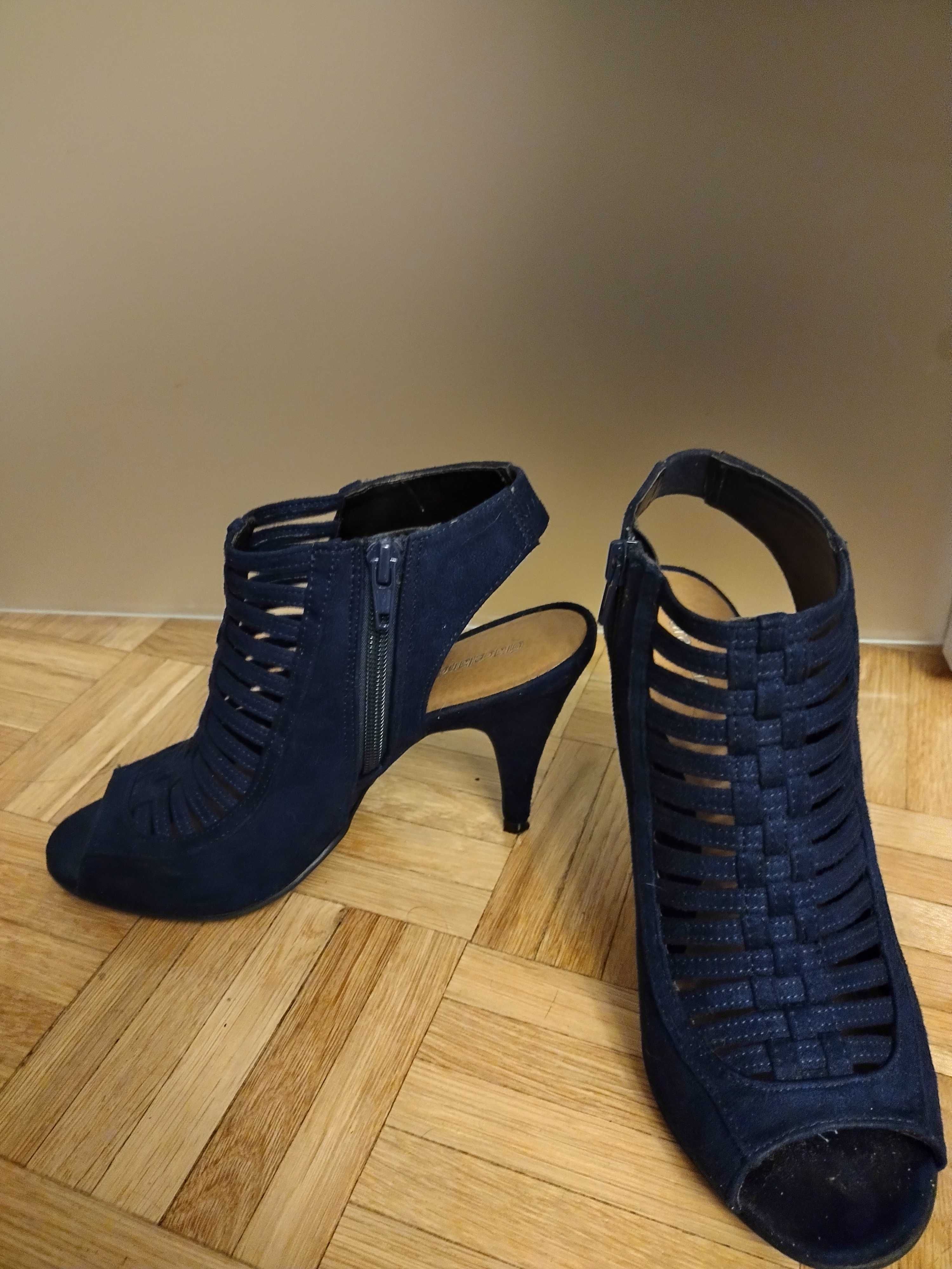 granatowe buty bez palców