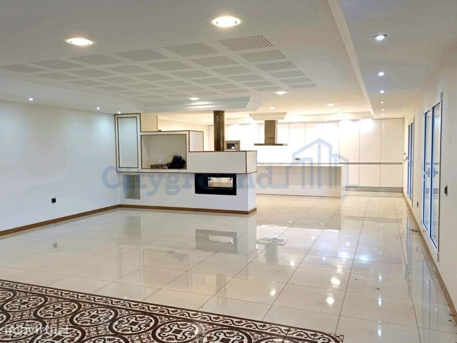 Moradia T7 independente inserida em 4666m² de terreno, em Casais da...