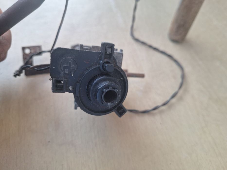 Zawór gazowy pieca truma z iskrownikiem elektrycznym