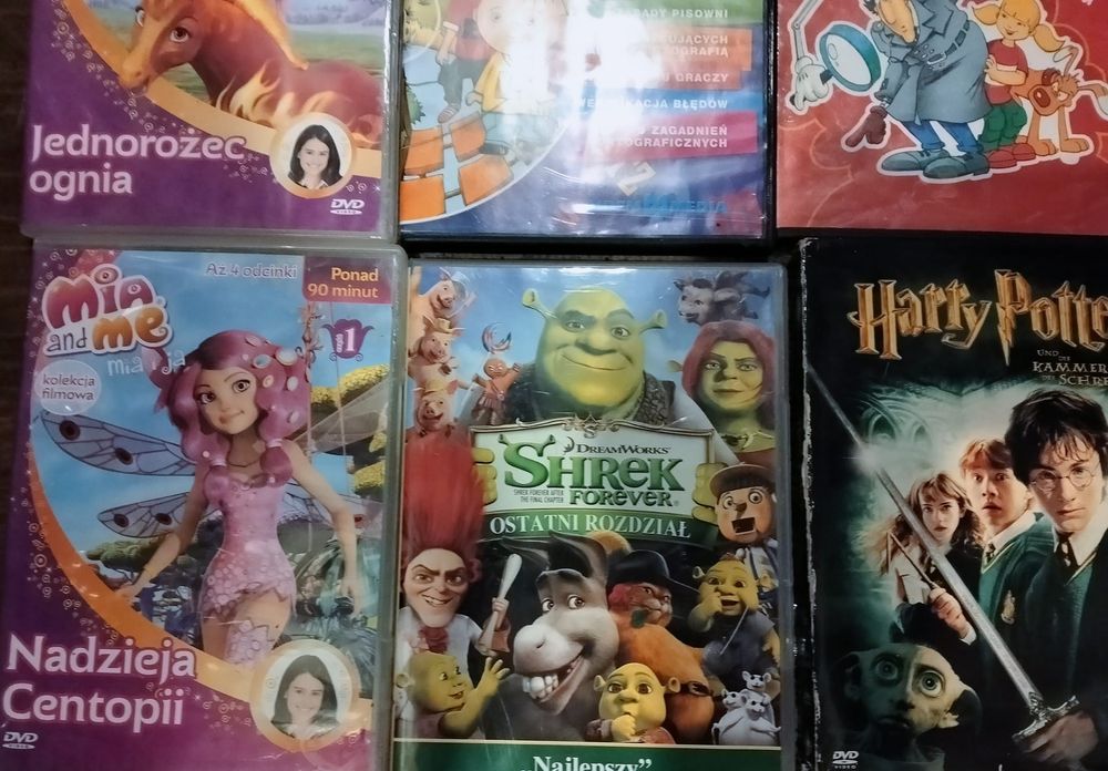 70 płyt DVD z bajkami. Cena 250 zł