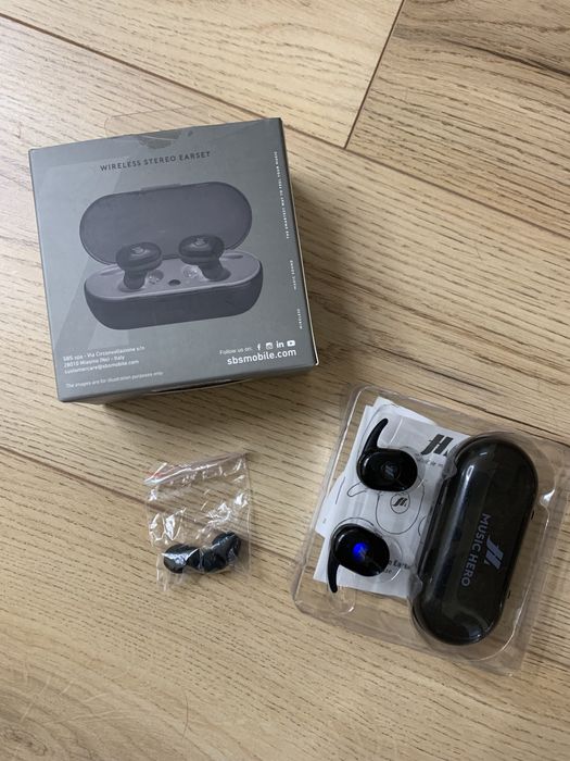 Wireless stereo earset