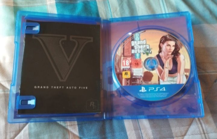 PlayStation 4 1TB+ comando+ 3 jogos