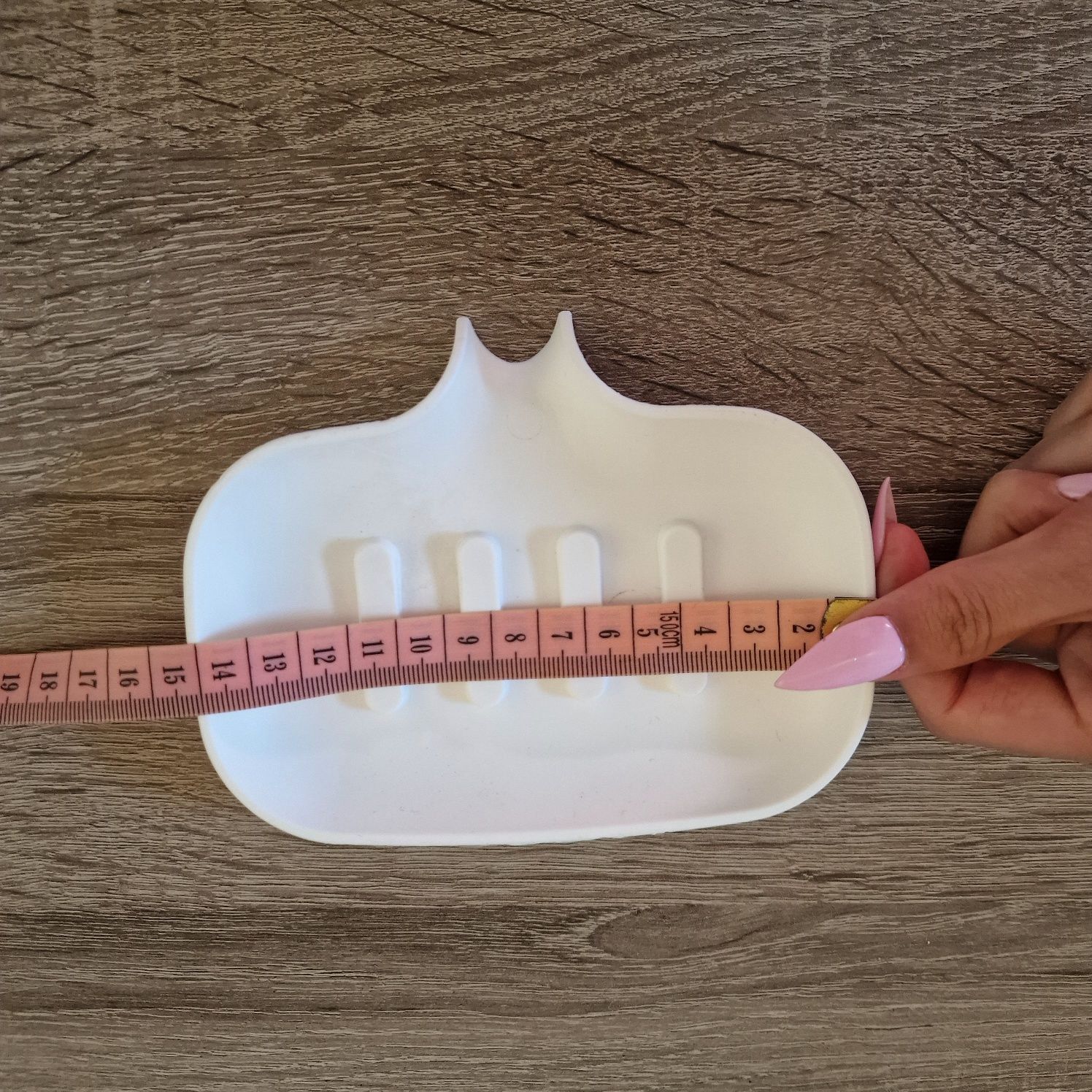 Mydelniczka nowa biała z odprowadzaniem wody plastikowa