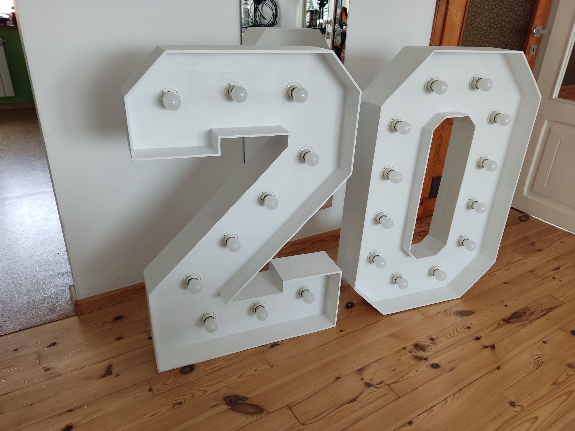 ,, 20'' cyfra led w 3 D. komplet.