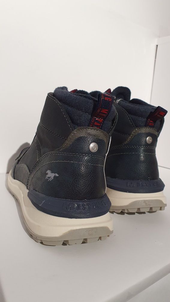Buty nowe męskie ocieplane znanej marki Mustang w rozmiarze 45