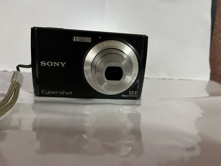 Фотоапарат SONY DSC-W510 є зарядка і картка память