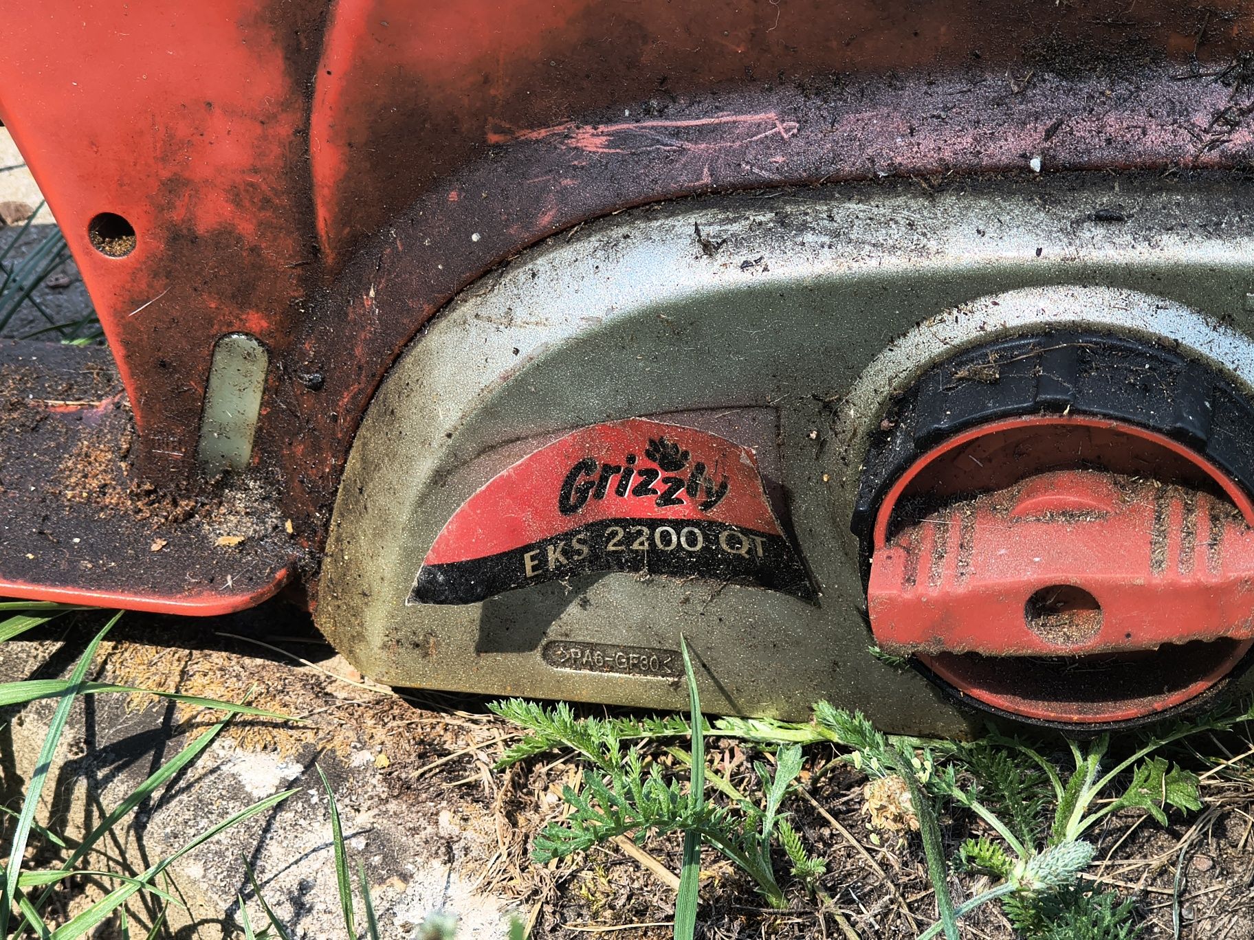 Elektryczna piła mechaniczna łańcuchowa na prąd Grizzly EKS 2200 QT