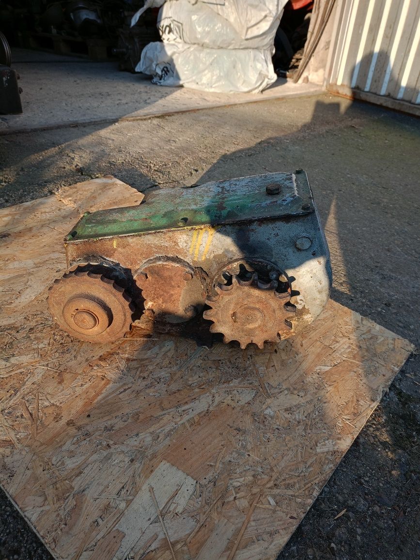 Hydromotor z przekładnią do  rozsiewacza RCW 3