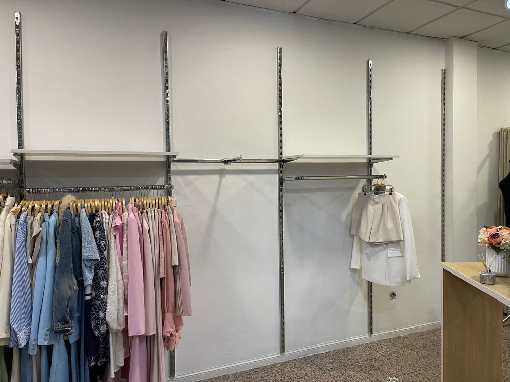 Estrutura multiusos em inox para pendurar roupa e acessorios