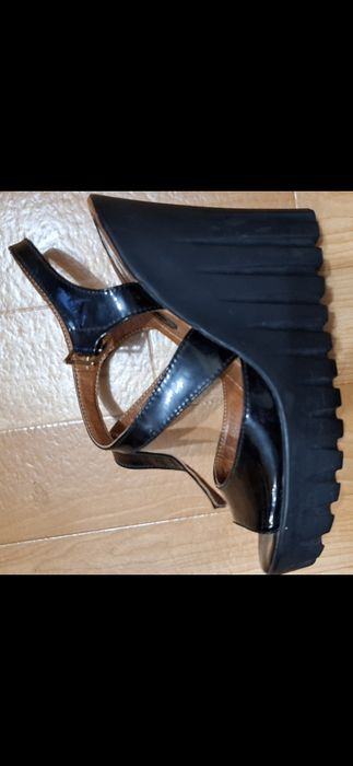 Босоніжки шкіряні