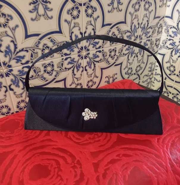 Bolsa Clutch de mão, elegante e feminina e intemporal
