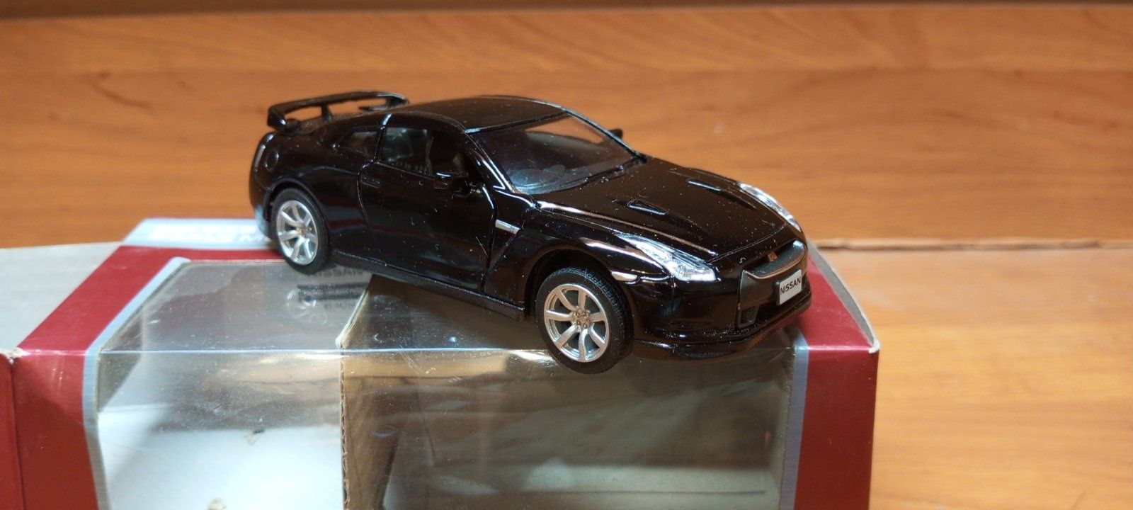 Іграшковий автомобіль Nissan GT-R R35 (Kinsmart)
Іграшка йде разом з к