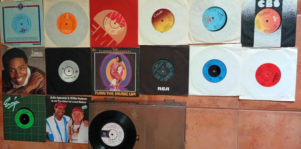 Vini's Musica Single's Antigos - Anuncio 1/2