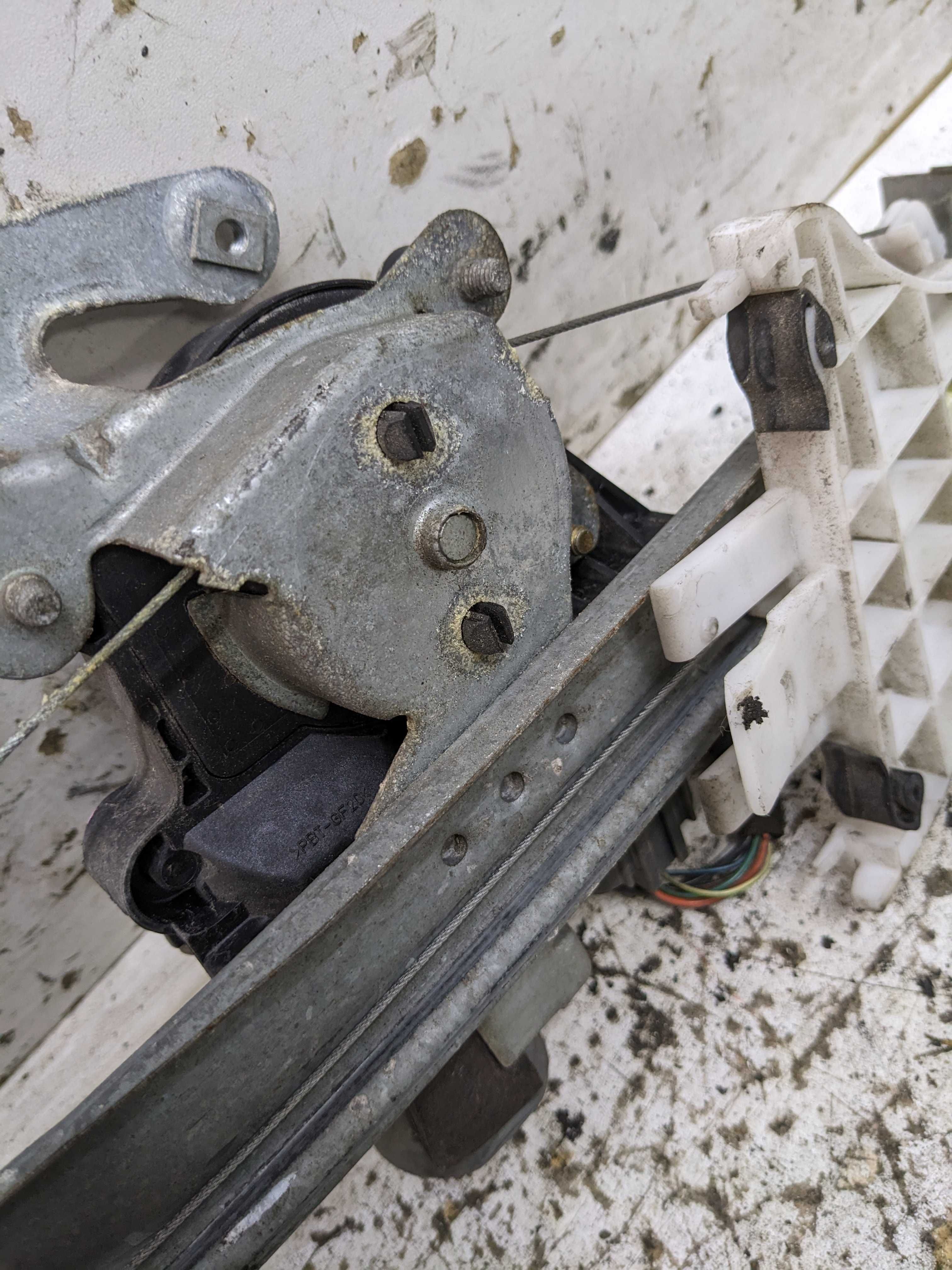 Ford Mondeo Mk3 Podnośnik Mechanizm Szyby Prawy Tylny Tył PT