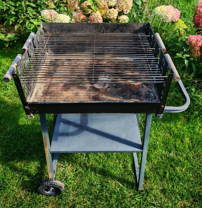 Grill węglowy ogrodowy