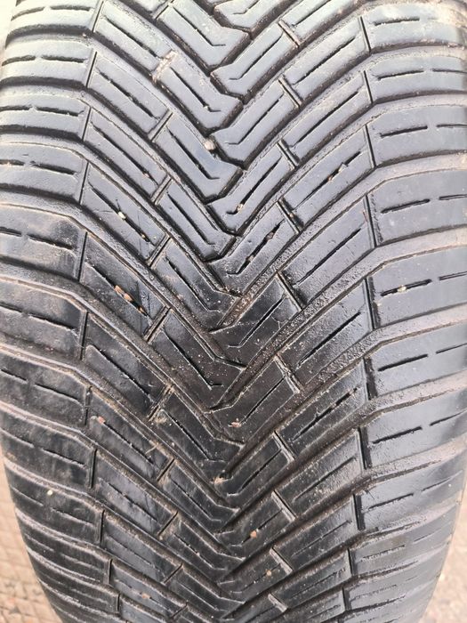 Continental AllSeasonContact 235/45 R20