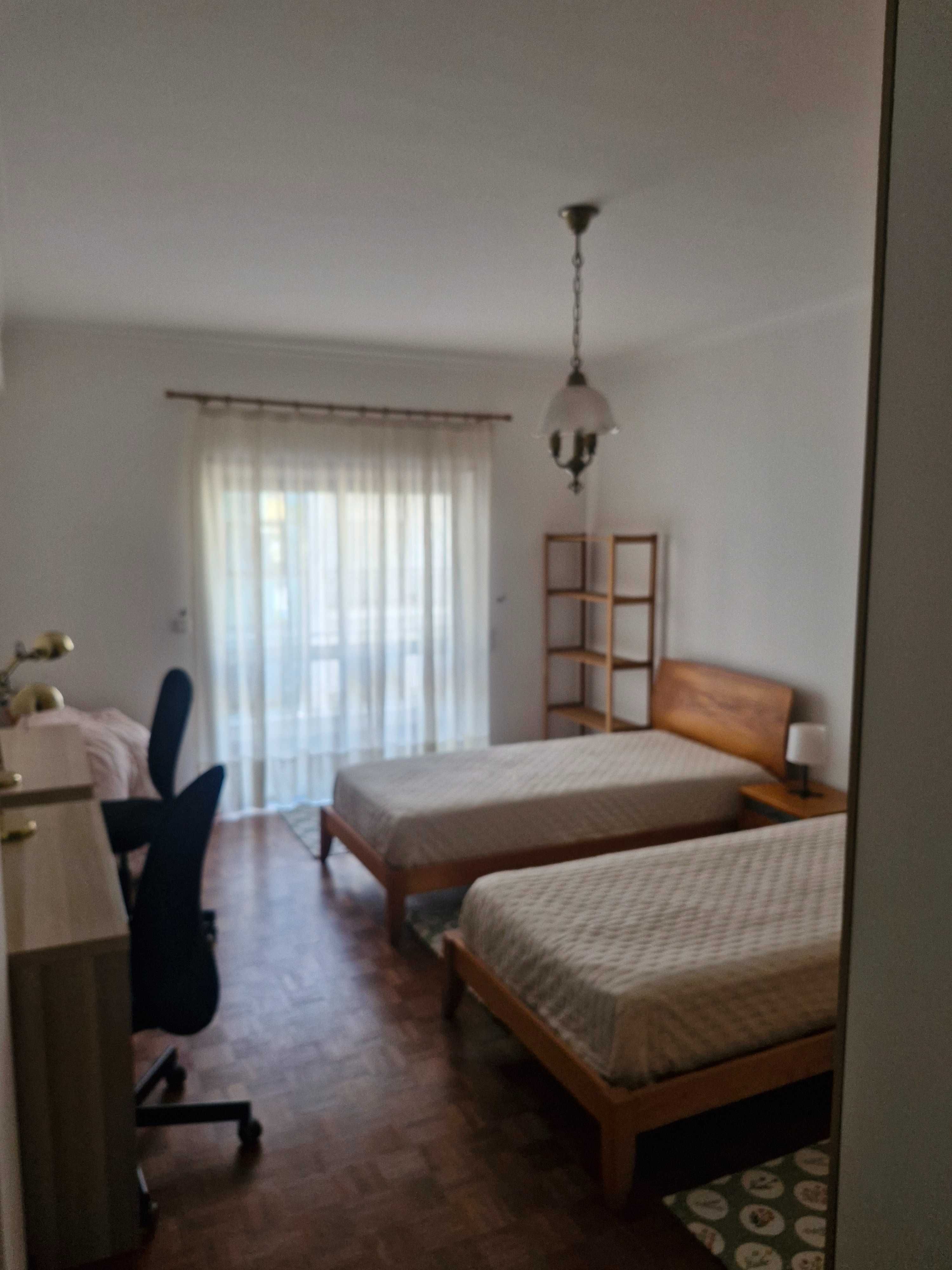 Quarto Duplo para arrendar