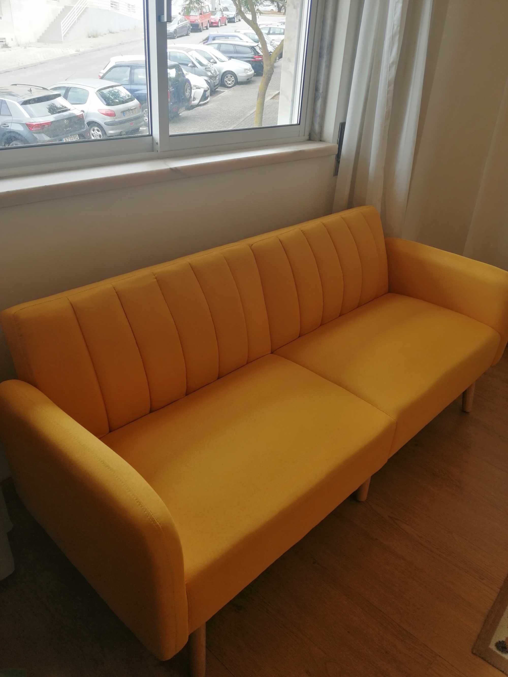 Sofá cama amarelo