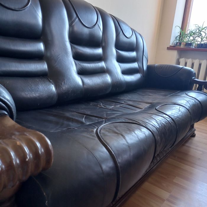 Продаю кожаный диван и кресла