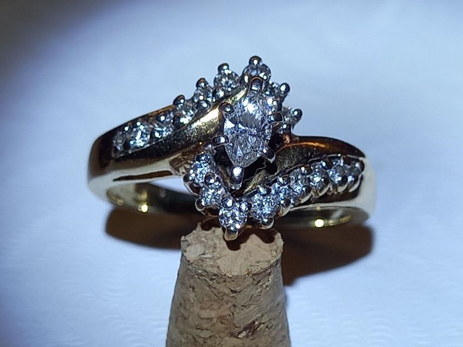 Золотое кольцо с натуральными бриллиантами