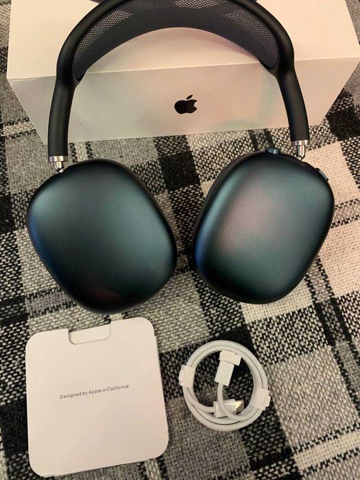 Продам AirPods Max midnight свої