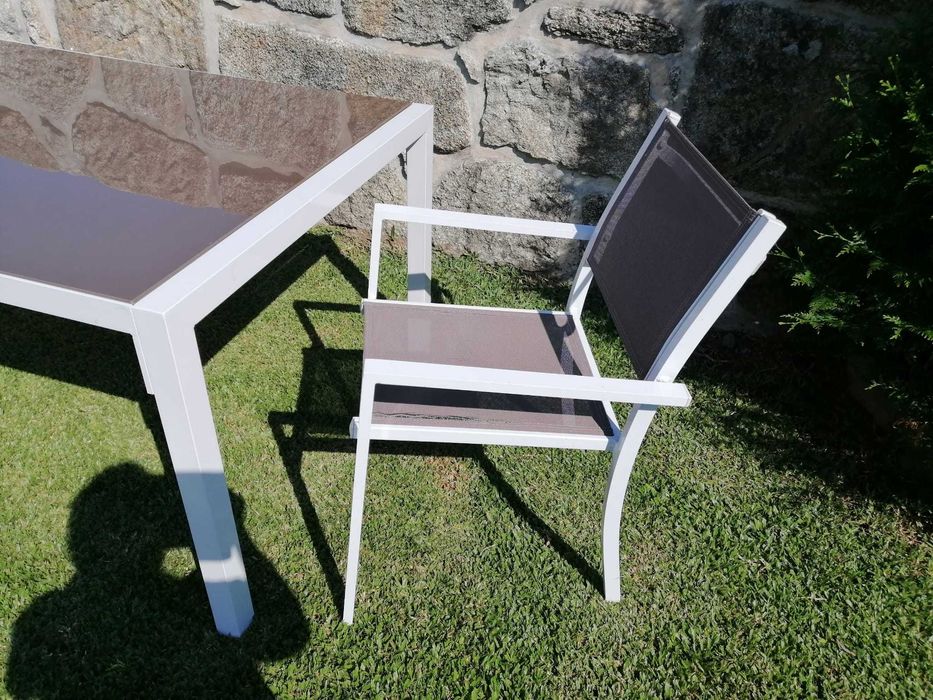 Mesa de de exterior (sem cadeiras)