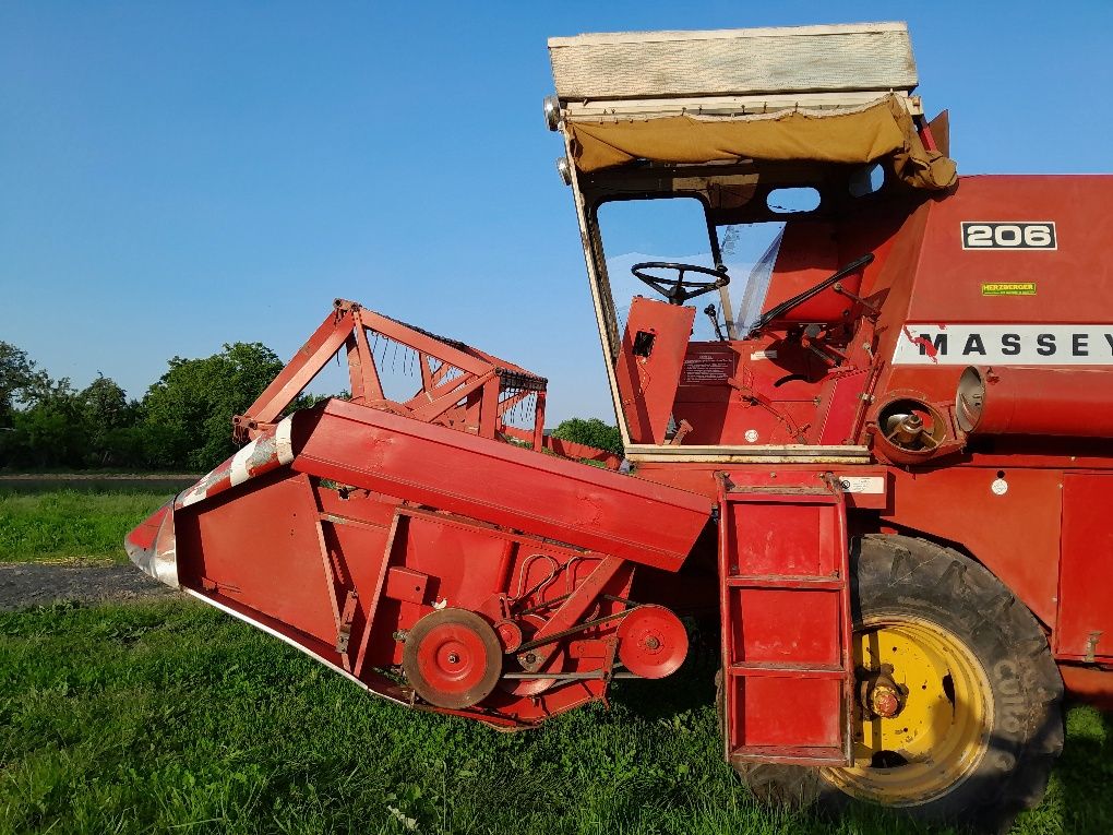 Комбайн  Massey Ferguson 206-8
