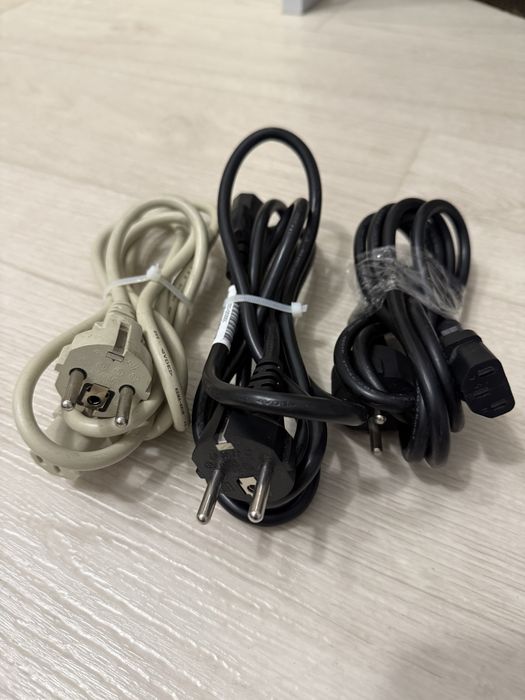 Компютерні шнури, кабеля.