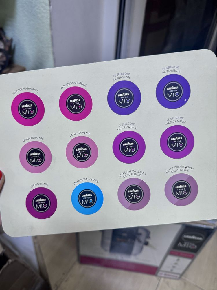 Розовая Кофемашина SAECO LAVAZZA A modo mio