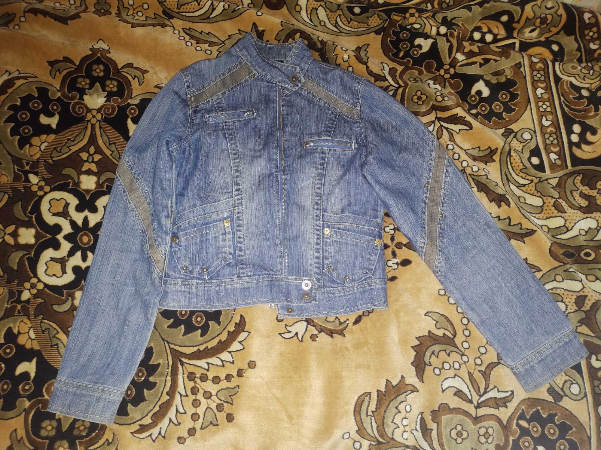 Куртка рубашка джинсова в доброму стані 40-42 розмір