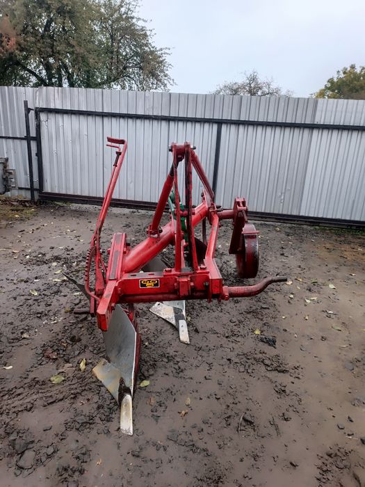 Продам плуг Кварделен 12  3 корпусний привезений з Європи