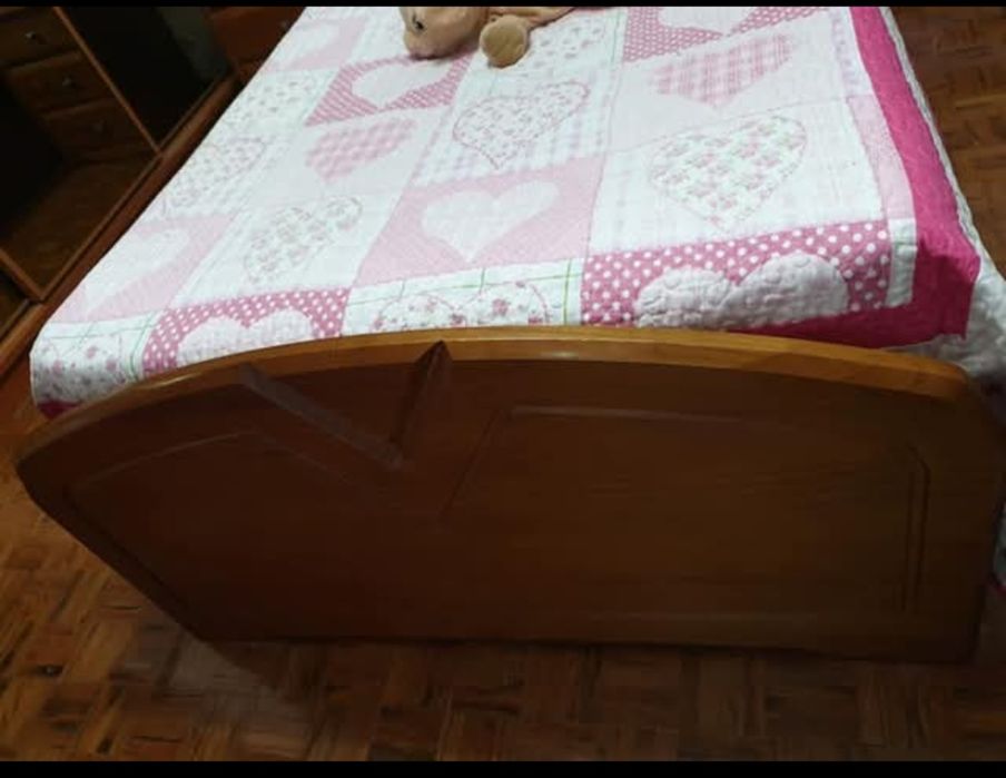 Quarto de solteiro em Pinho Mel