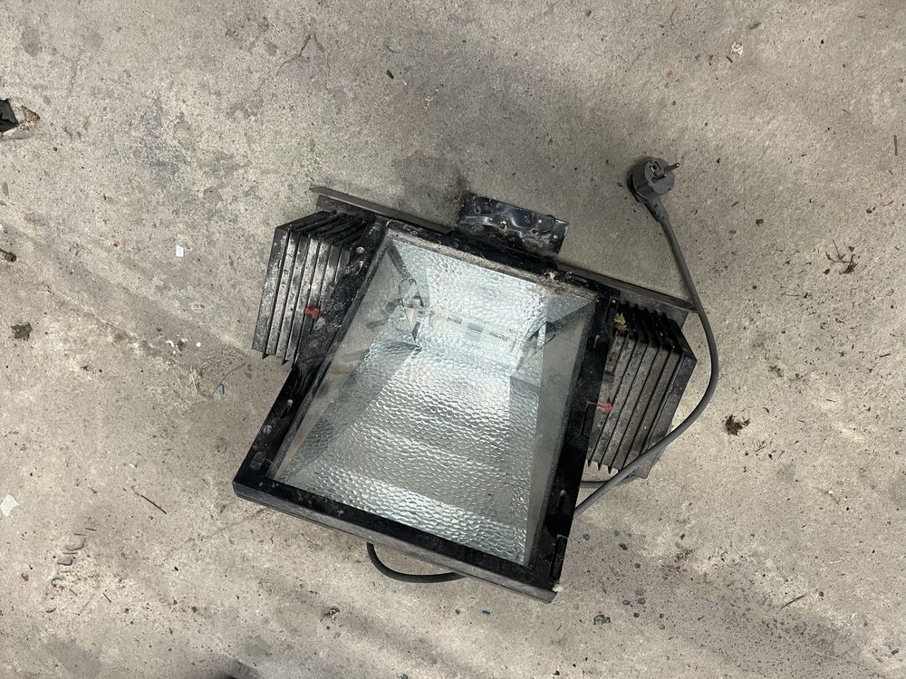Sprzedam lampe 150w 230v